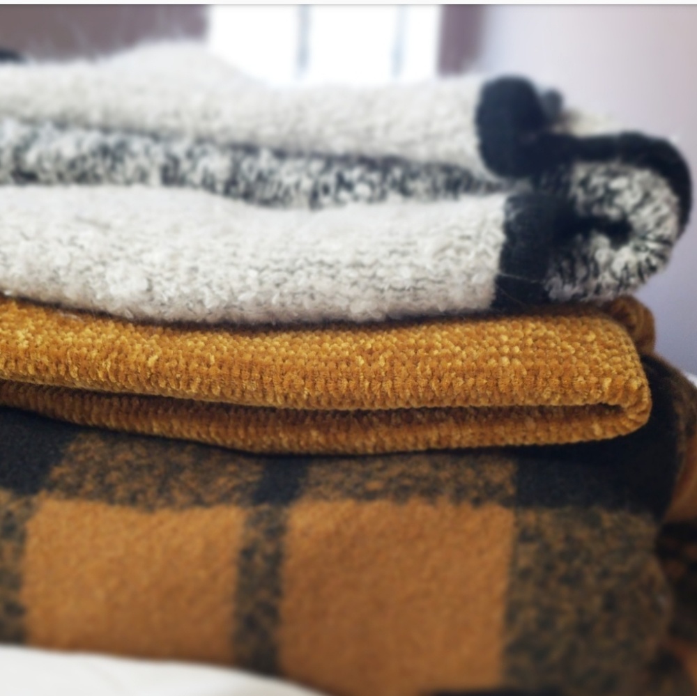 ποΈ//The Sol// Chenille mustard yellow Cardigan - Picture 3 of 6